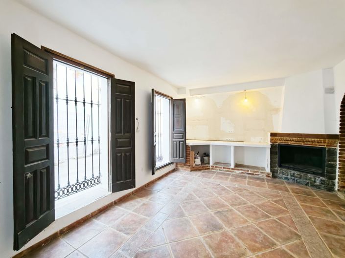 Image No.10-3 Bed House for sale