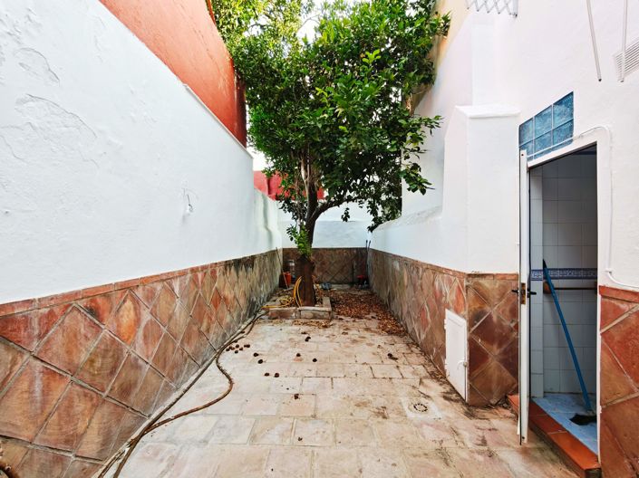 Image No.18-3 Bed House for sale