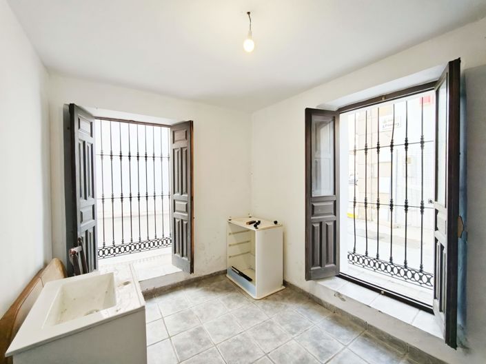 Image No.28-3 Bed House for sale