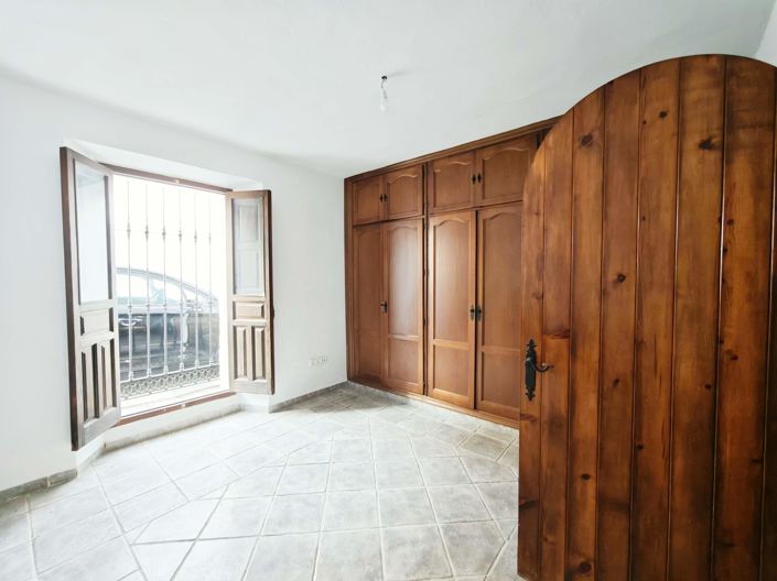 Image No.30-3 Bed House for sale