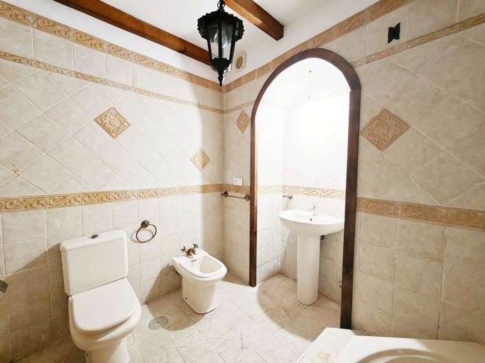 Image No.34-3 Bed House for sale