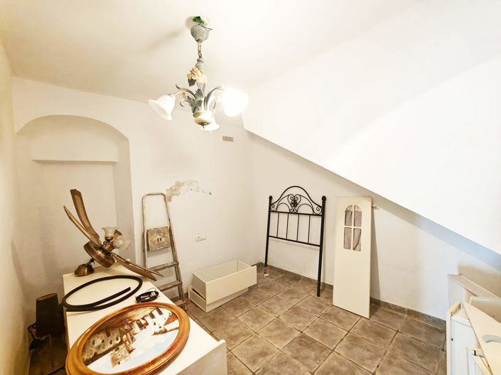 Image No.38-3 Bed House for sale