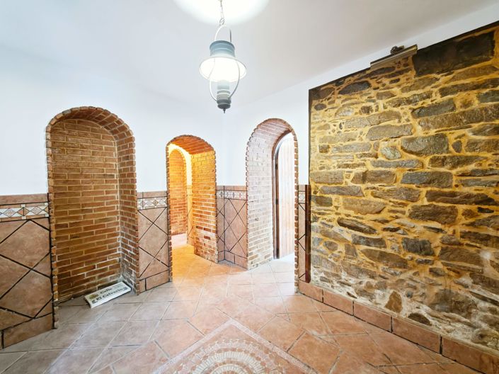 Image No.8-3 Bed House for sale