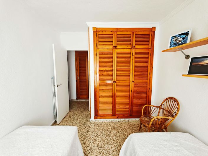 Image No.15-3 Bed Flat for sale