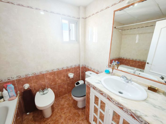 Image No.17-3 Bed Flat for sale