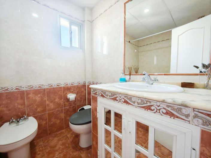 Image No.18-3 Bed Flat for sale