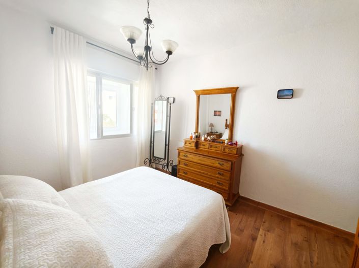 Image No.24-3 Bed Flat for sale