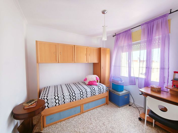 Image No.25-3 Bed Flat for sale