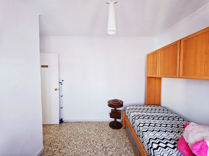 Image No.26-3 Bed Flat for sale