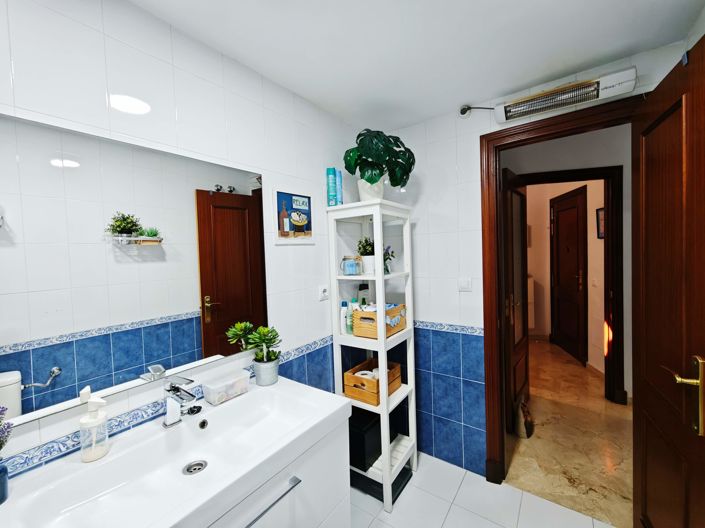 Image No.23-3 Bed Flat for sale
