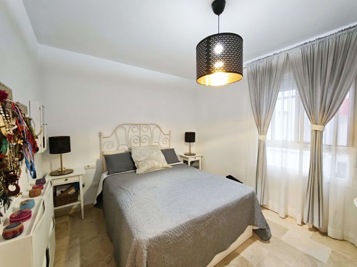 Image No.24-3 Bed Flat for sale