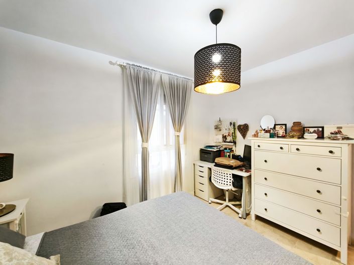 Image No.27-3 Bed Flat for sale
