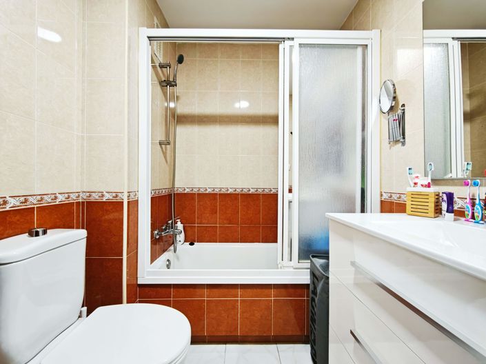 Image No.28-3 Bed Flat for sale