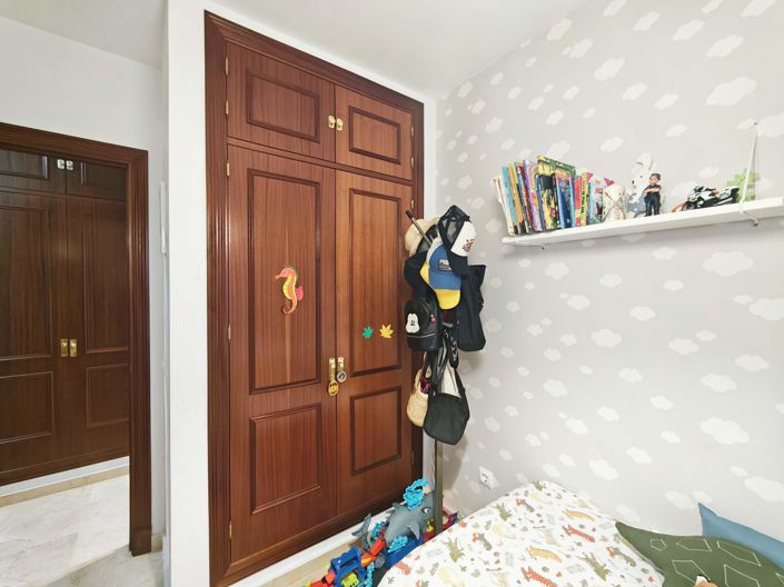 Image No.29-3 Bed Flat for sale