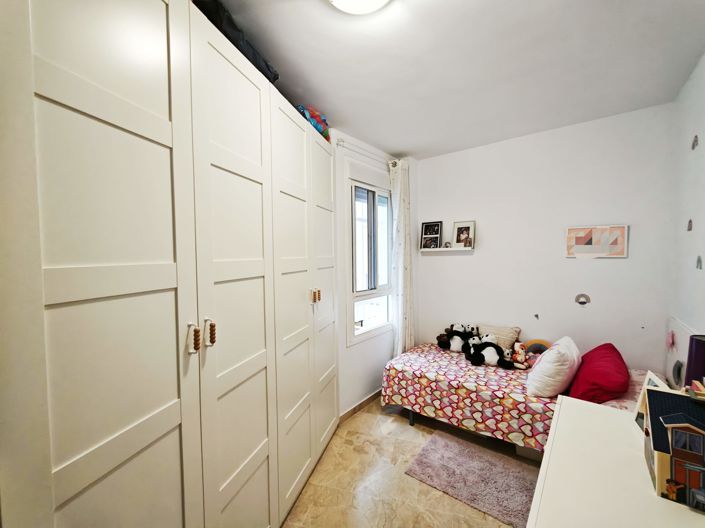 Image No.41-3 Bed Flat for sale