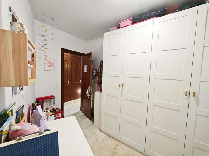 Image No.42-3 Bed Flat for sale