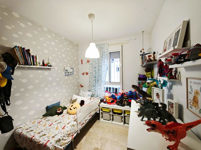 Image No.43-3 Bed Flat for sale
