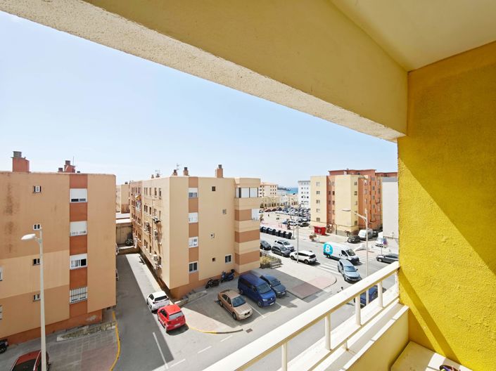 Image No.18-3 Bed Flat for sale