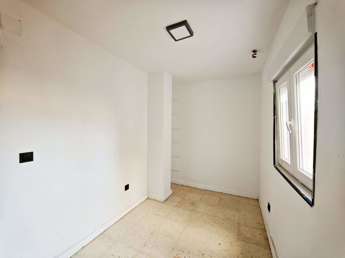 Image No.20-3 Bed Property for sale
