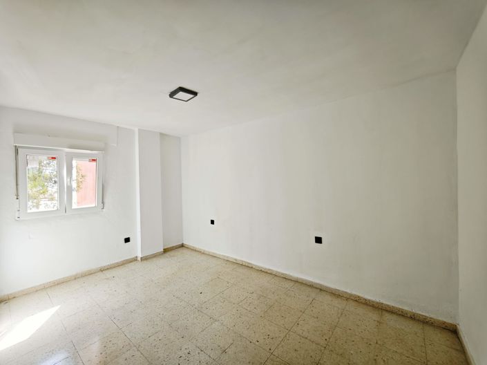Image No.21-3 Bed Property for sale