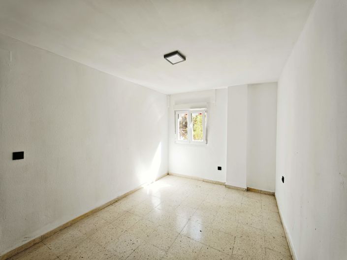 Image No.22-3 Bed Property for sale