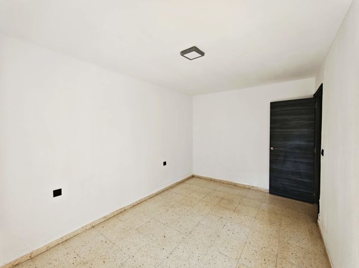 Image No.23-3 Bed Property for sale