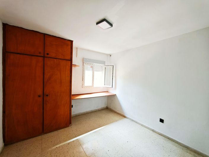 Image No.24-3 Bed Property for sale