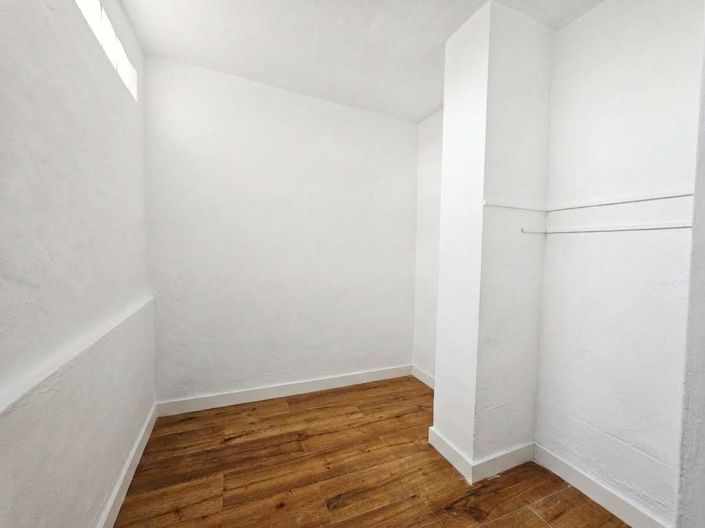 Image No.27-3 Bed Property for sale