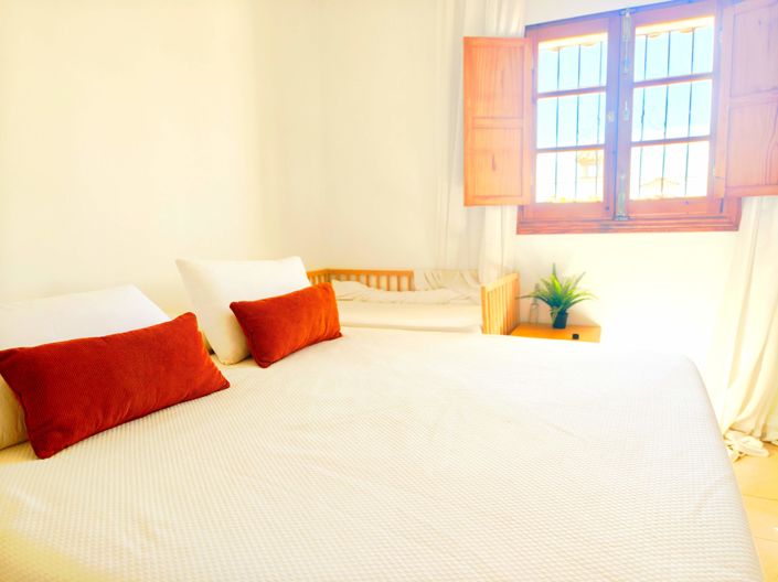 Image No.19-3 Bed House for sale