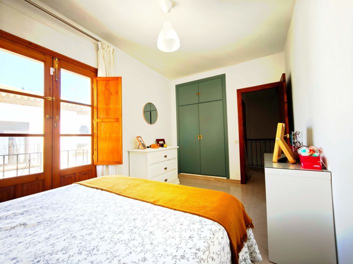 Image No.24-3 Bed House for sale