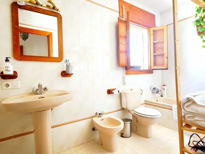 Image No.30-3 Bed House for sale