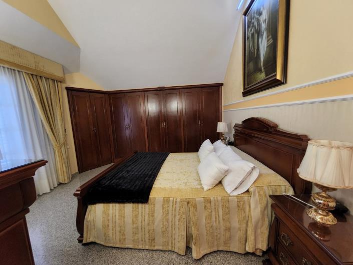 Image No.33-5 Bed Chalet for sale