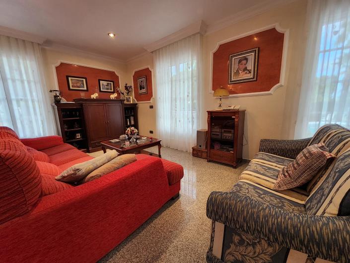 Image No.38-5 Bed Chalet for sale