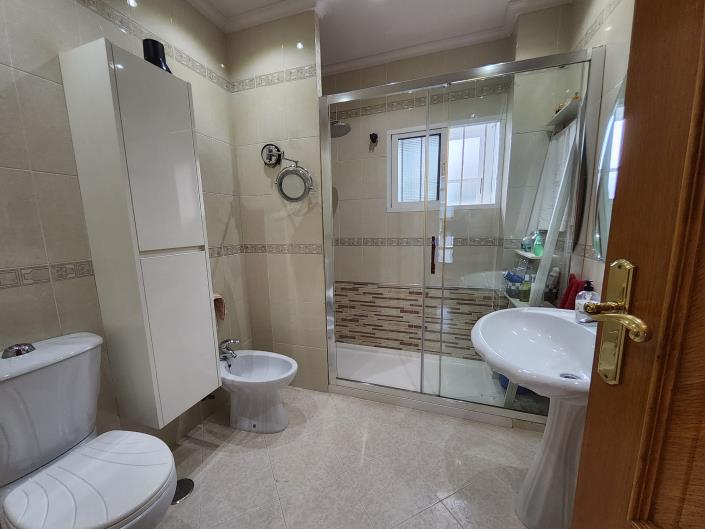 Image No.50-5 Bed Chalet for sale