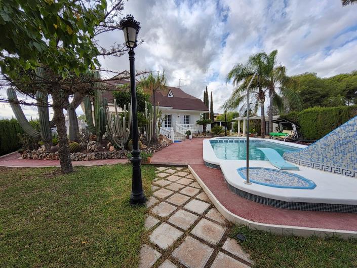 Image No.7-5 Bed Chalet for sale