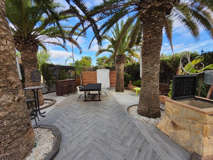 Image No.9-5 Bed Chalet for sale