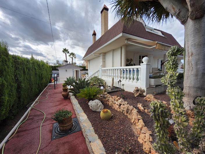 Image No.17-5 Bed Chalet for sale