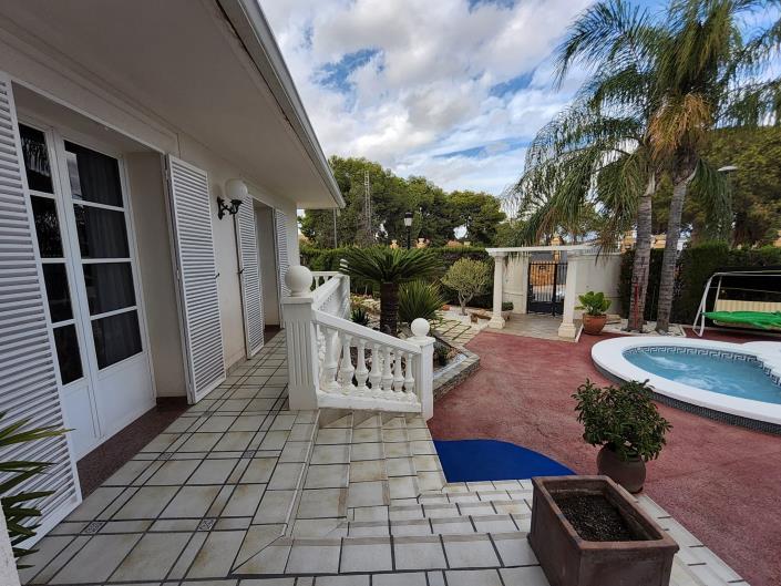 Image No.11-5 Bed Chalet for sale