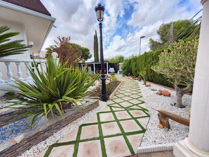 Image No.8-5 Bed Chalet for sale