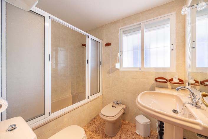 Image No.20-3 Bed Apartment for sale