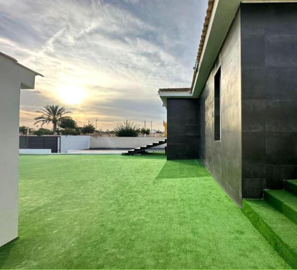 Image No.44-4 Bed Villa / Detached for sale