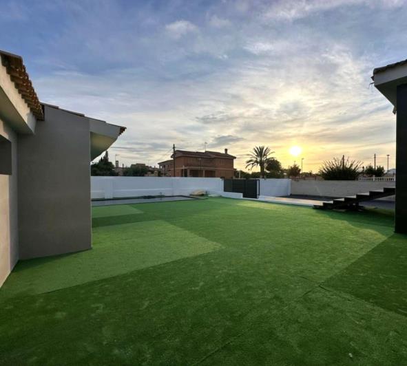 Image No.37-4 Bed Villa / Detached for sale