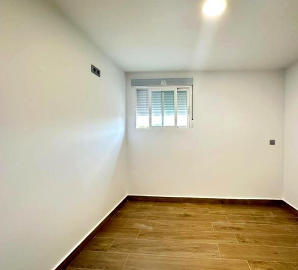 Image No.24-4 Bed Villa / Detached for sale