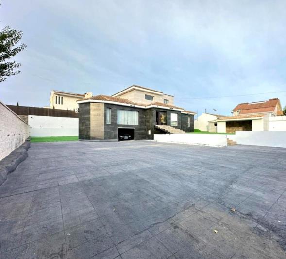 Image No.39-4 Bed Villa / Detached for sale