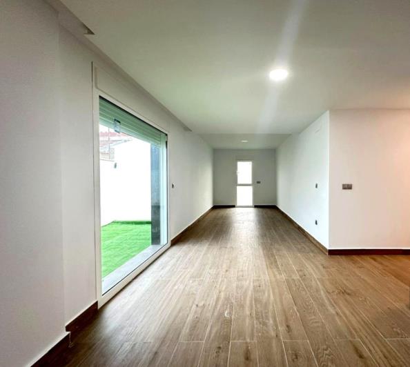 Image No.27-4 Bed Villa / Detached for sale