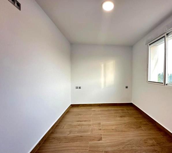 Image No.28-4 Bed Villa / Detached for sale