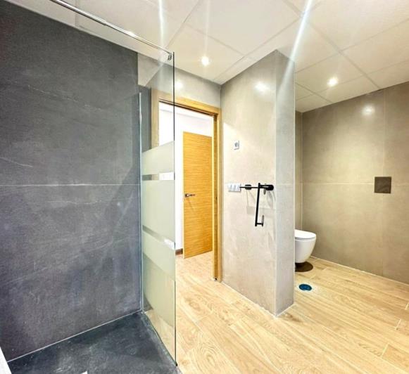 Image No.22-4 Bed Villa / Detached for sale