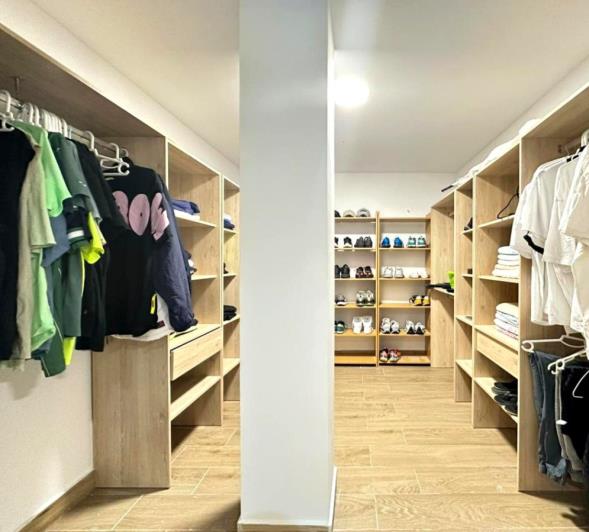 Image No.14-4 Bed Villa / Detached for sale