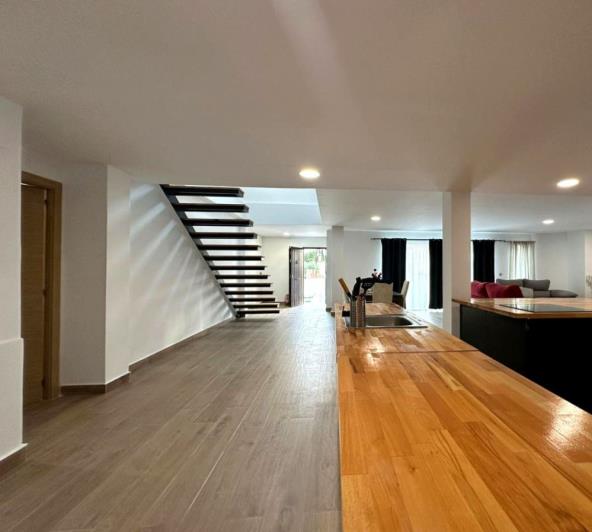 Image No.5-4 Bed Villa / Detached for sale