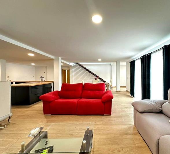 Image No.6-4 Bed Villa / Detached for sale